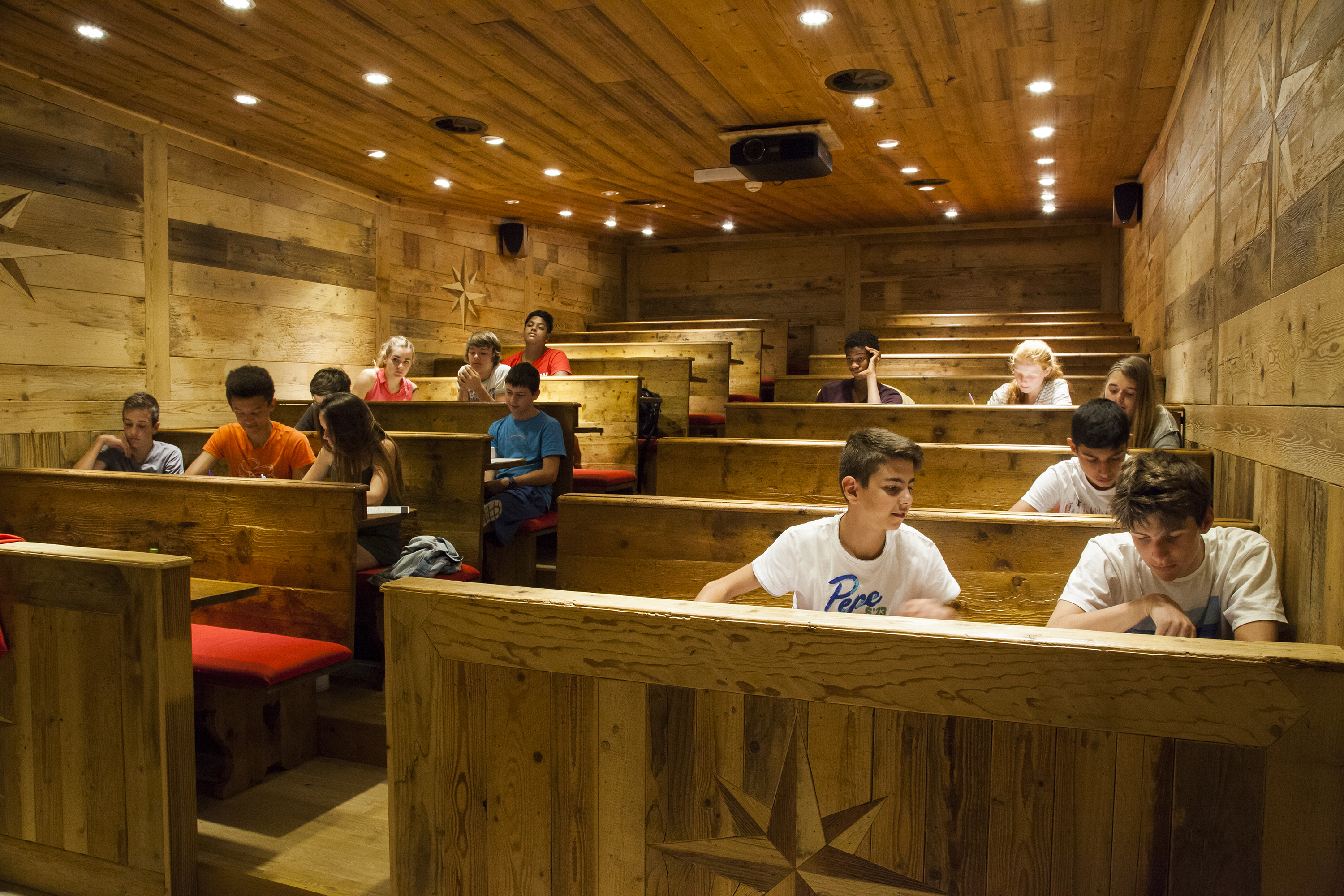 alpadia_27_leysin-teens_classroom