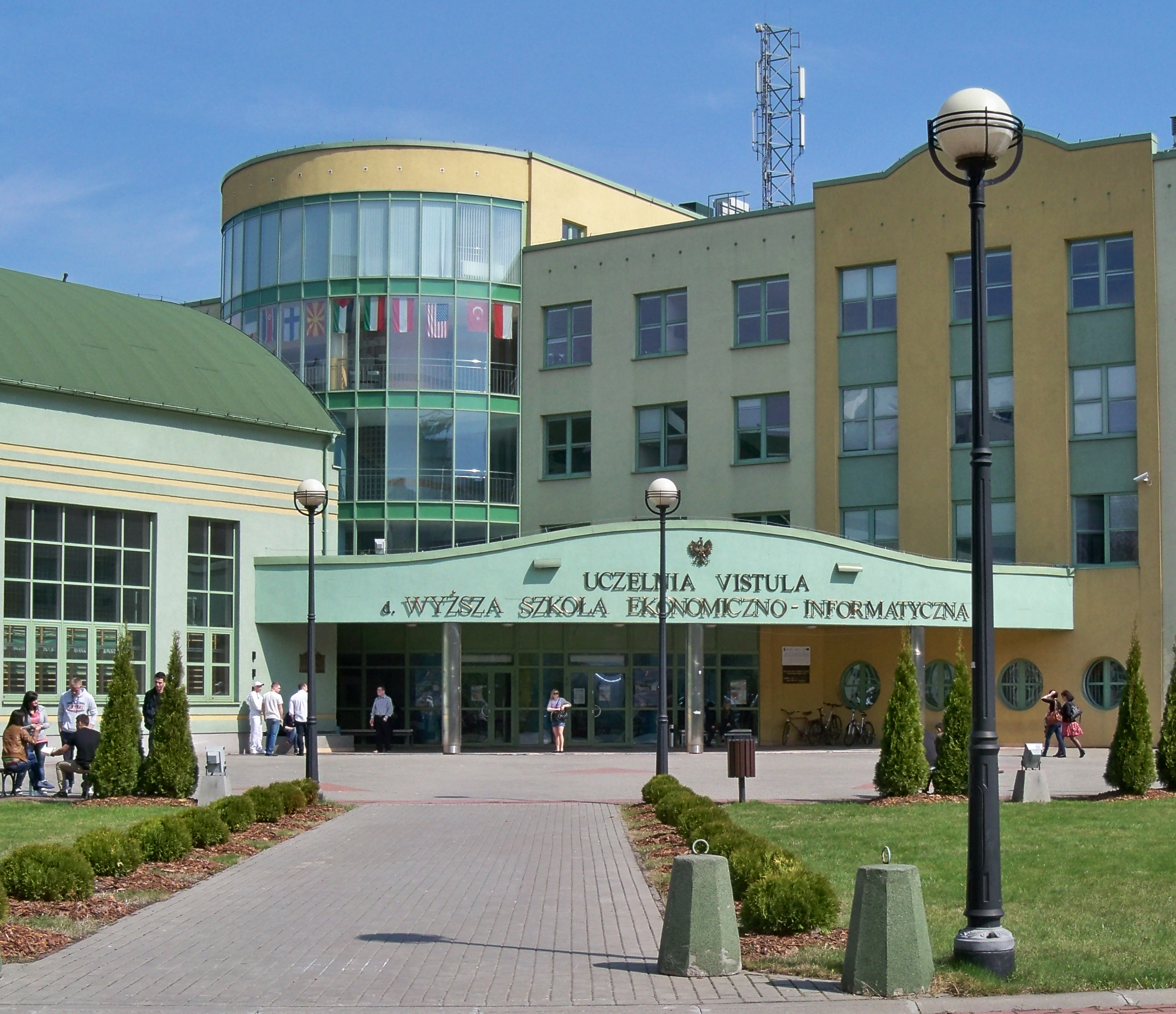 Ingin Kuliah di Eropa? Yuk Ketahui Informasi Menarik Tentang Vistula University, Polandia!